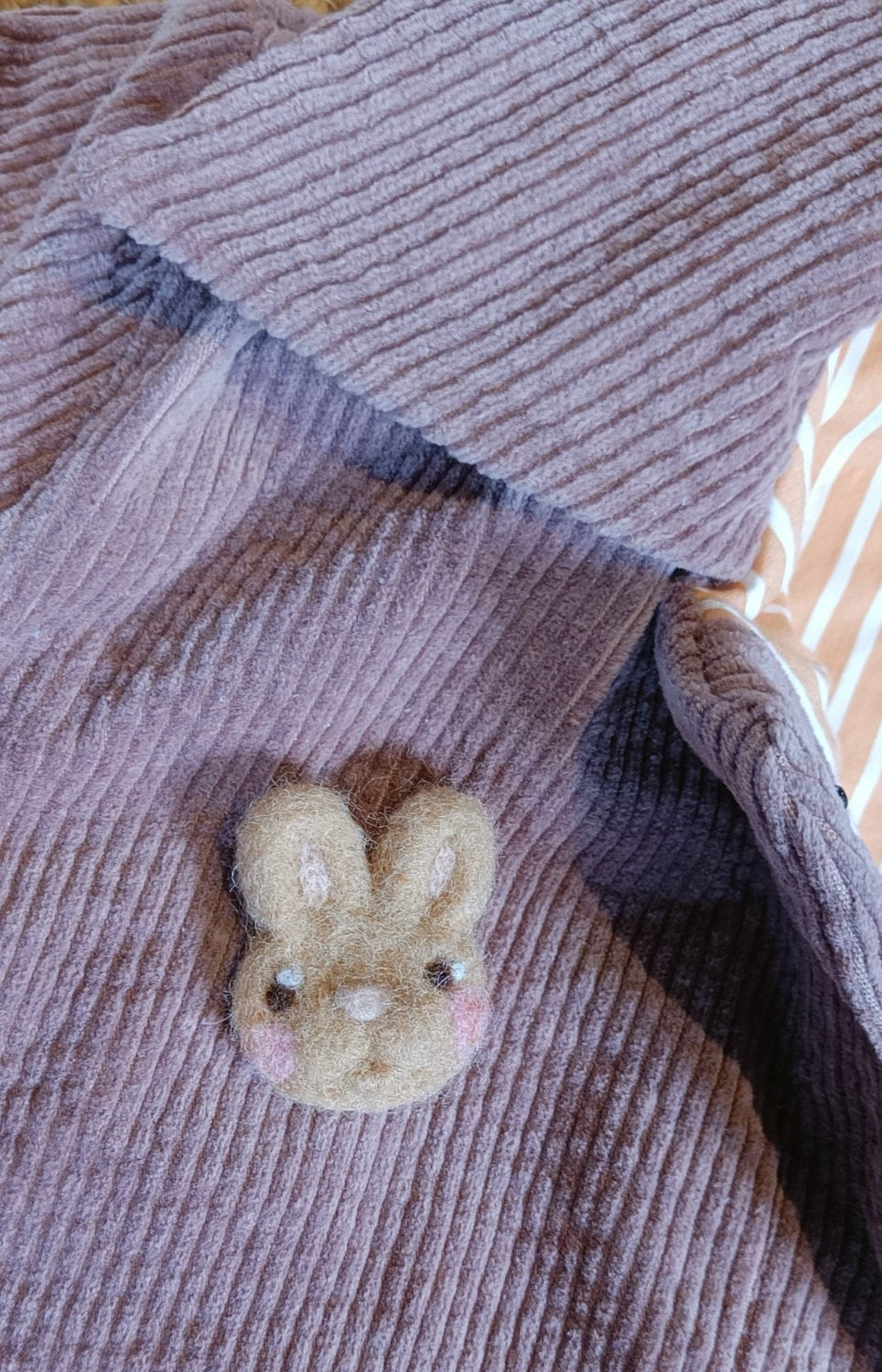 Jasje 4 jaar - taupe met konijntje